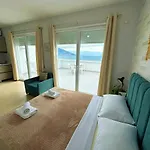 Trea Accomodations - Roof Top On Beach