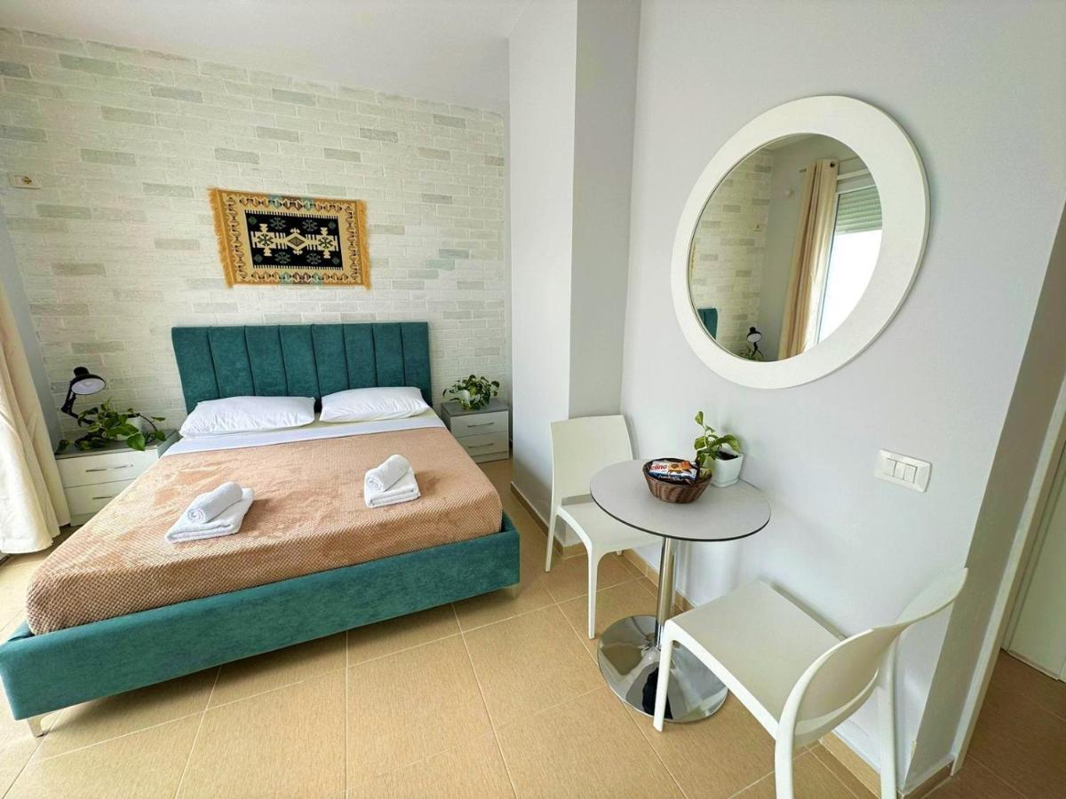 Apartament Trea - Roof On *