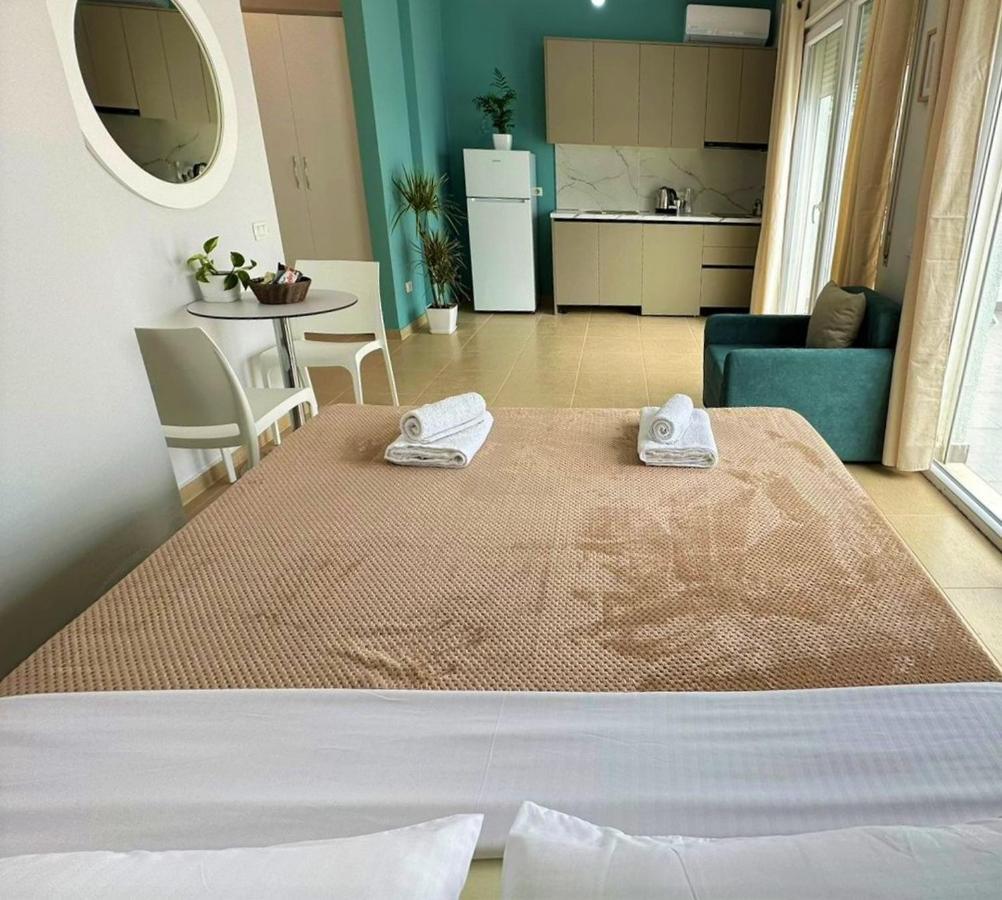 Apartament Trea - Roof On